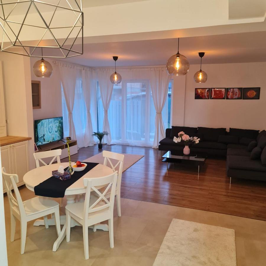 Galaxy Residence Villa Otopeni Exterior photo
