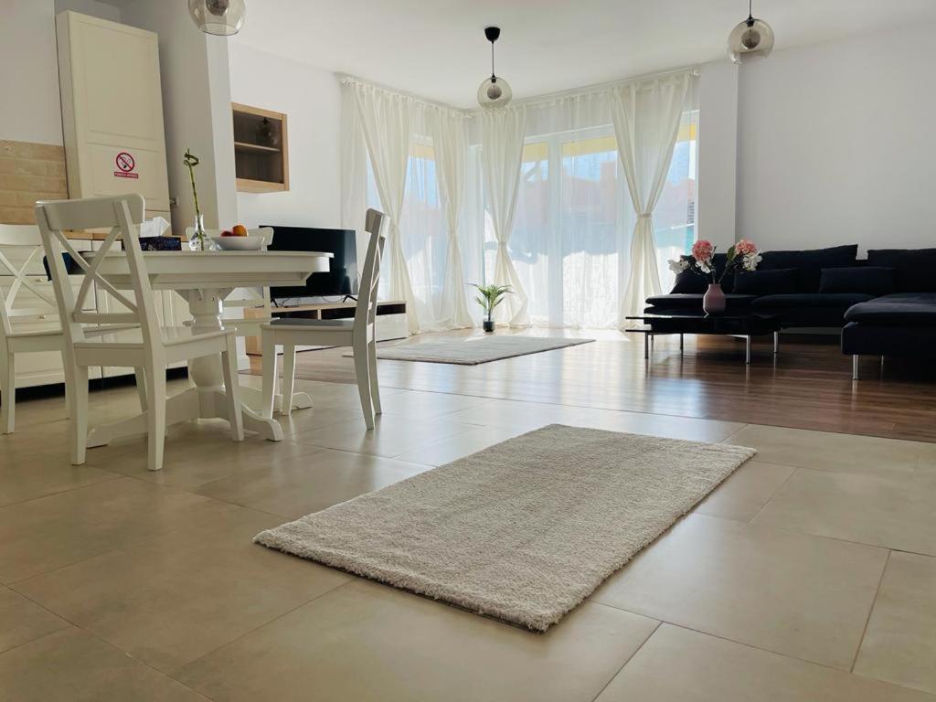 Galaxy Residence Villa Otopeni Exterior photo